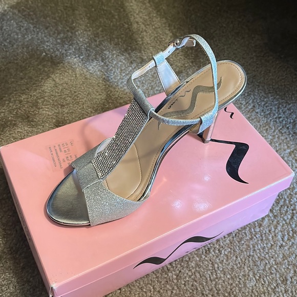 Elegant heels - Picture 1 of 2